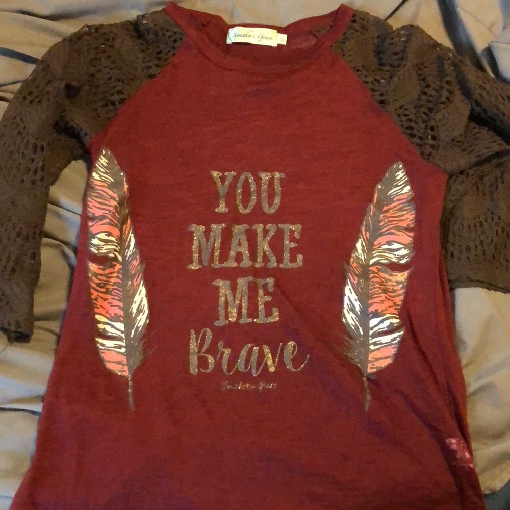 Maroon graphic shirt